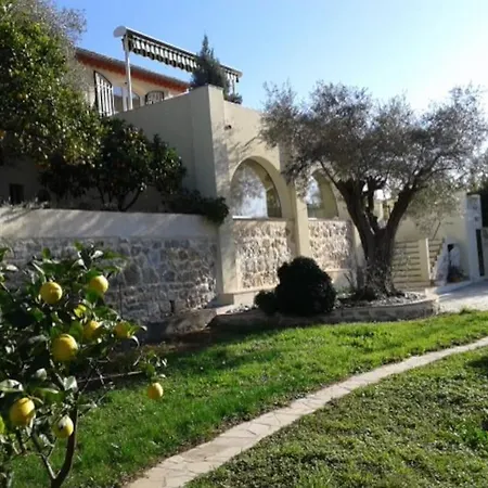 Διαμέρισμα 06av3 - Bas De Dans Un Cadre Magnifique !